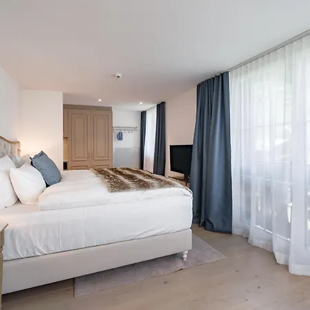 Mirabeau Etoile Hotel