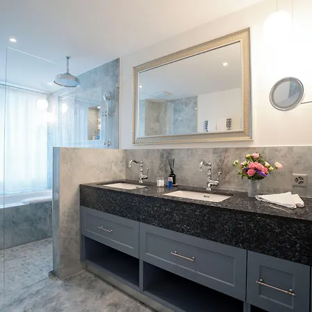 Mirabeau Etoile Hotel